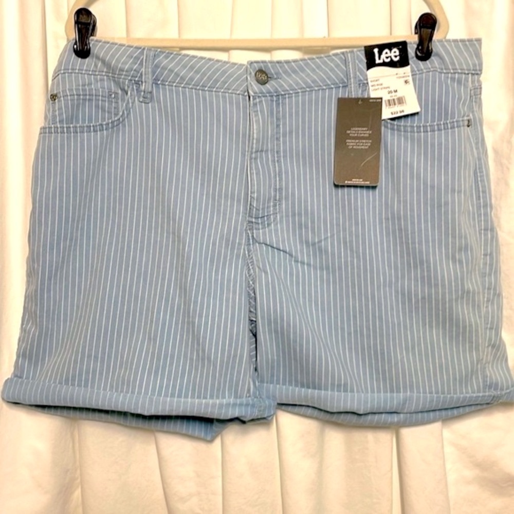 Lee Denim Chambray Mid Rise Shorts Med Wash Size 20 M Plus White Stripes NWT
